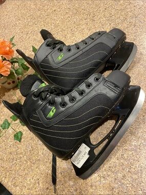 Canadian X-Lite Ice Skates JR7 Junior Size 7 Hockey -Skates Only